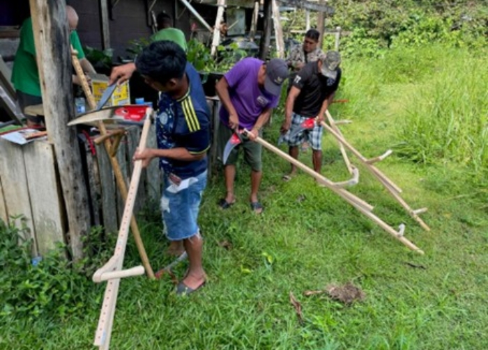 Maaien met een zeis in de tropen?